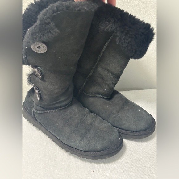 Women's UGG 3- Button Black Shearling Boots Sz 9 - Picture 1 of 7